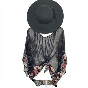 Style & Co. sheer floral boho top. Flutter 3/4 sleeve. Black. V neck. 2X.